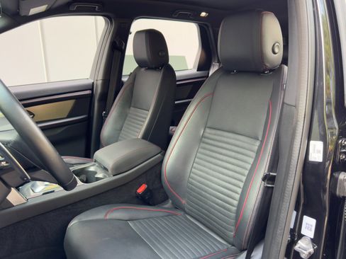 Used 2022 Land Rover Discovery Sport SE R-Dynamic image 40