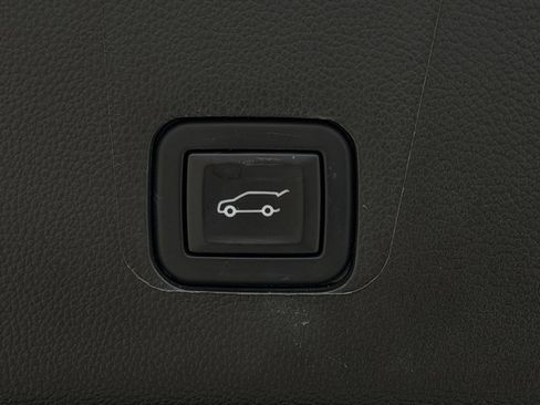 Used 2023 Chevrolet Traverse RS w/ LPO, Floor Liner Package FWD image 29