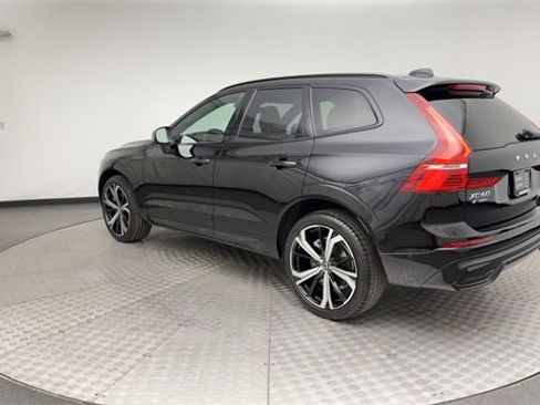 Certified 2023 Volvo XC60 B6 Ultimate w/ Climate Package image 4