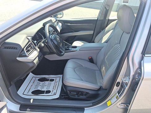 Used 2023 Toyota Camry SE FWD image 11