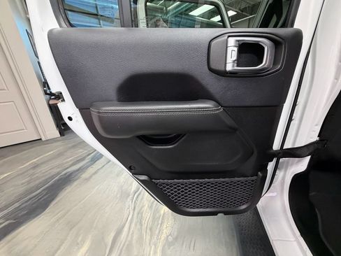 Used 2018 Jeep Wrangler Unlimited Sahara w/ Uconnect 4C Nav & Sound Group AWD/4WD image 47