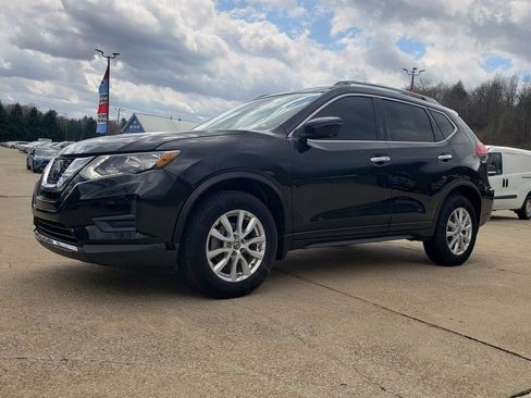 Used 2018 Nissan Rogue SV w/ Premium Package image 8
