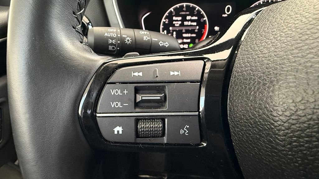 Certified 2025 Honda Pilot Touring image 30