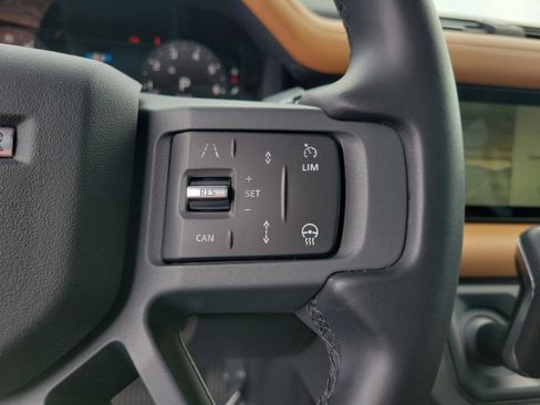 Used 2024 Land Rover Defender 110 X-Dynamic SE image 10