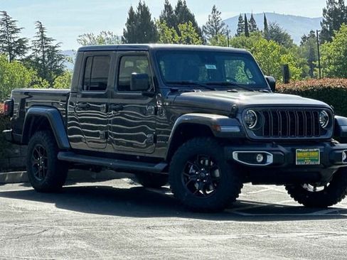 New 2025 Jeep Gladiator Sport image 2