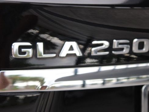 Certified 2020 Mercedes-Benz GLA 250 image 19
