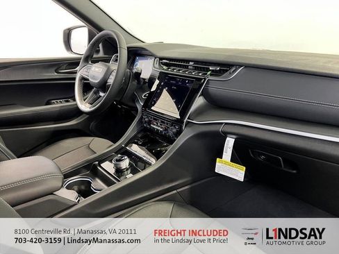 New 2025 Jeep Grand Cherokee Laredo w/ Luxury Tech Group I image 13