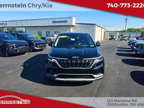 Used 2024 Kia Carnival LX FWD image 2