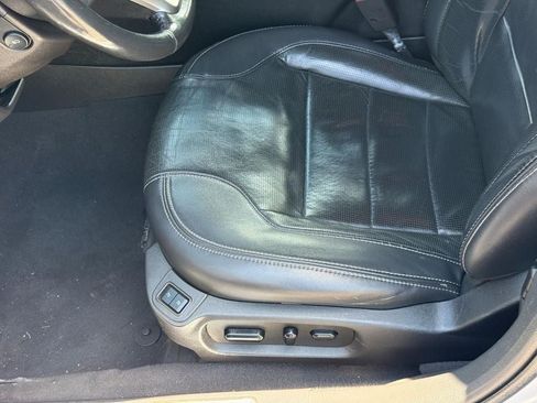Used 2019 Ford Taurus Limited FWD image 17