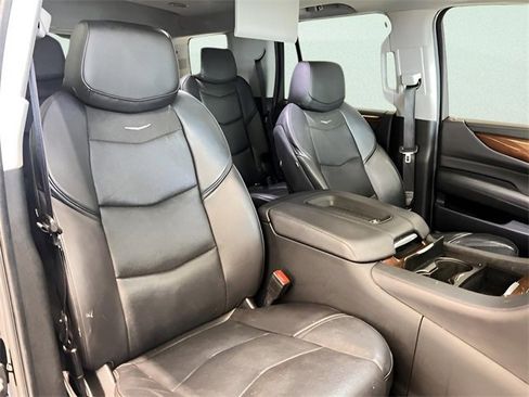 Used 2020 Cadillac Escalade Premium Luxury image 14