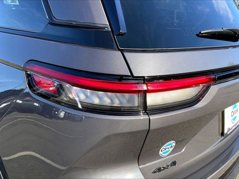 Certified 2024 Jeep Grand Cherokee Limited w/ Luxury Tech Group II image 26