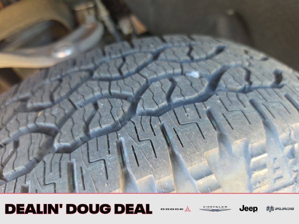 Used 2025 Chevrolet Silverado 1500 LT AWD/4WD image 28