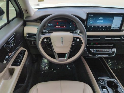 Certified 2024 Lincoln Corsair FWD image 16