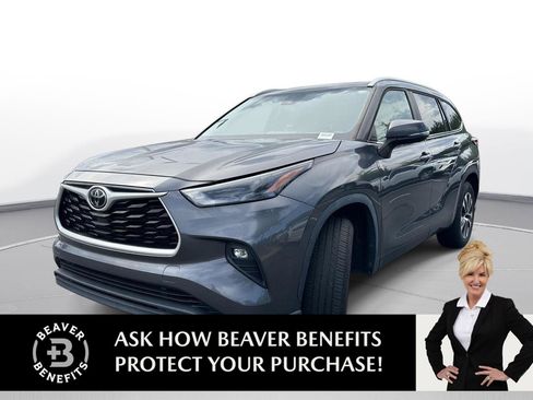 Used 2023 Toyota Highlander XLE FWD image 1