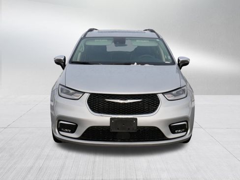 Used 2023 Chrysler Pacifica Limited image 2