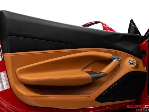 Used 2021 Ferrari F8 Tributo RWD image 28
