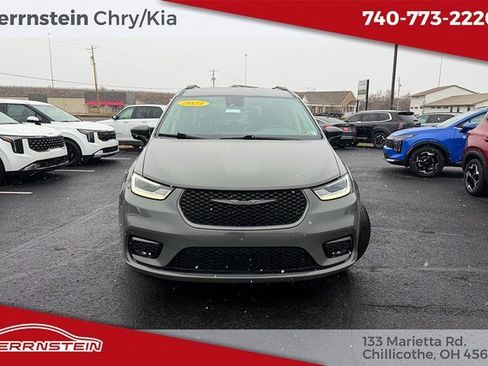 Used 2023 Chrysler Pacifica Touring-L w/ Road Tripper Package image 2