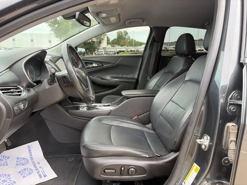 Used 2017 Chevrolet Malibu LT FWD image 41