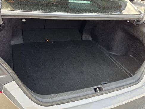 Used 2025 Toyota Camry SE image 13