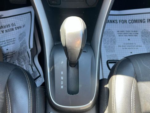 Used 2018 Chevrolet Trax LT w/ LT Convenience Package FWD image 32