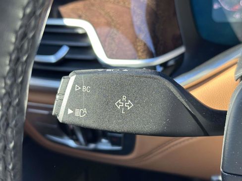 Used 2020 BMW 750i xDrive w/ M Sport Package image 30