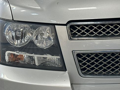 Used 2013 Chevrolet Avalanche LT w/ Suspension Package, Off-Road AWD/4WD image 40