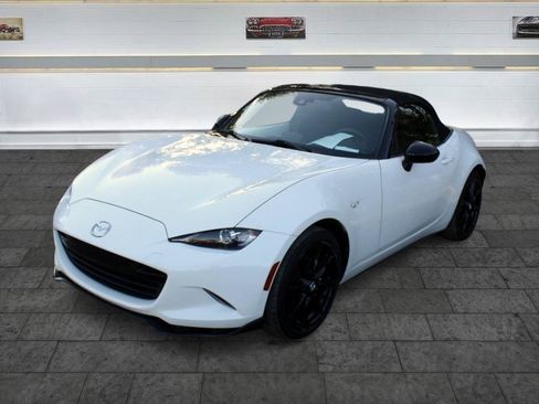 Used 2021 MAZDA MX-5 Miata Club RWD image 4