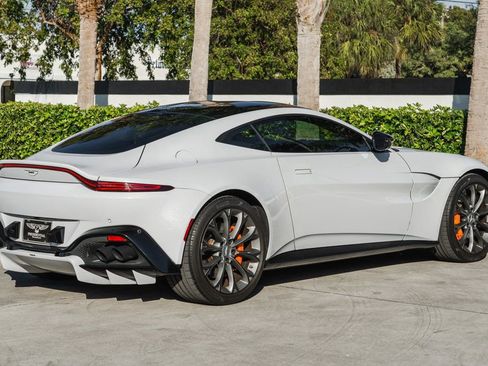 Used 2019 Aston Martin V8 Vantage Coupe image 9