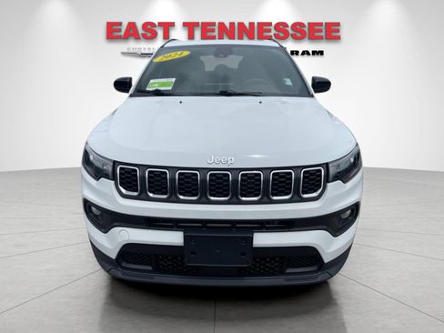 Used 2024 Jeep Compass Latitude AWD/4WD image 9