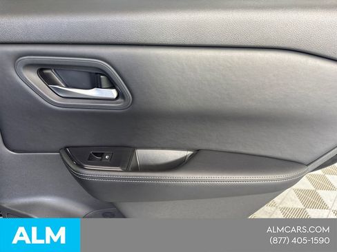 Used 2025 Nissan Rogue SV image 20