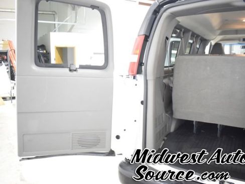 Used 2018 Chevrolet Express 2500 LS w/ Driver Convenience Package RWD image 25