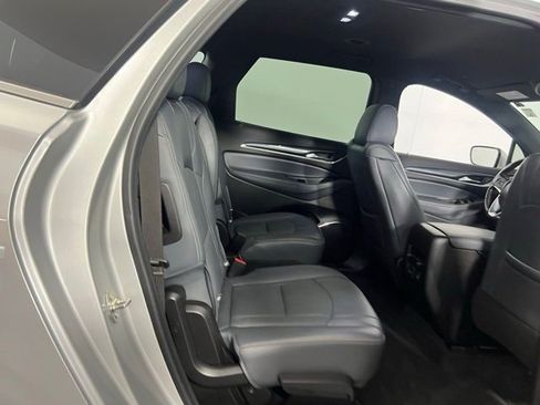 Used 2022 Buick Enclave Premium image 25