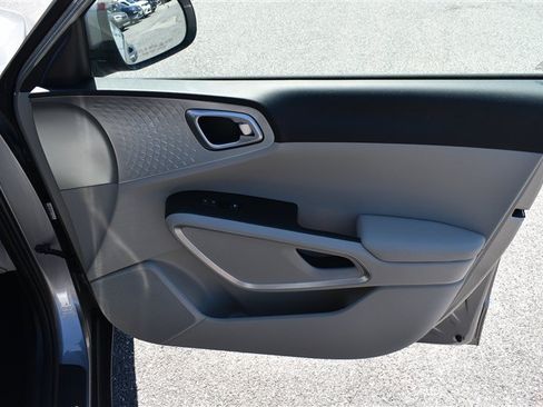 Used 2025 Kia Soul LX w/ LX Technology Package FWD image 26