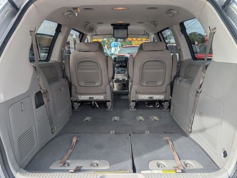 Used 2008 Hyundai Entourage Limited image 13