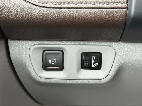 Used 2023 GMC Acadia SLT image 47