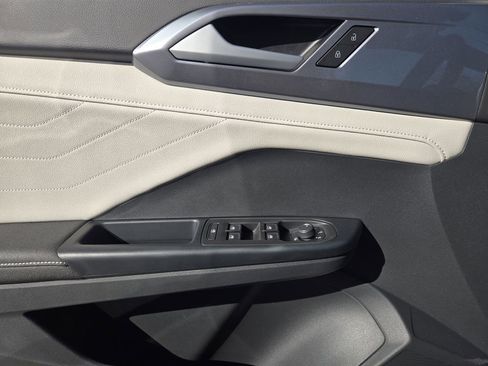 New 2026 Volkswagen Taos SEL image 18