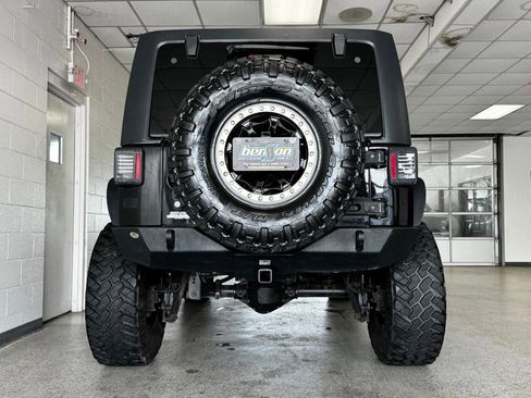 Used 2014 Jeep Wrangler Unlimited Rubicon w/ Max Tow Package AWD/4WD image 6
