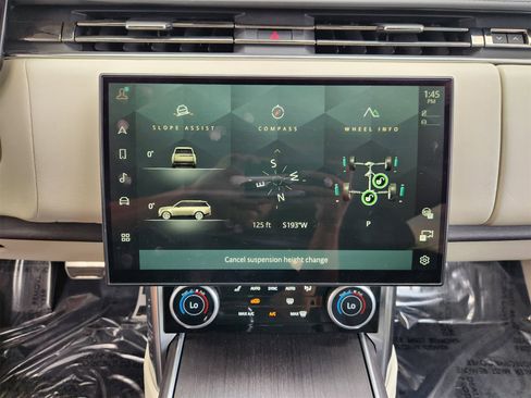 Used 2022 Land Rover Range Rover Long Wheelbase SE image 18