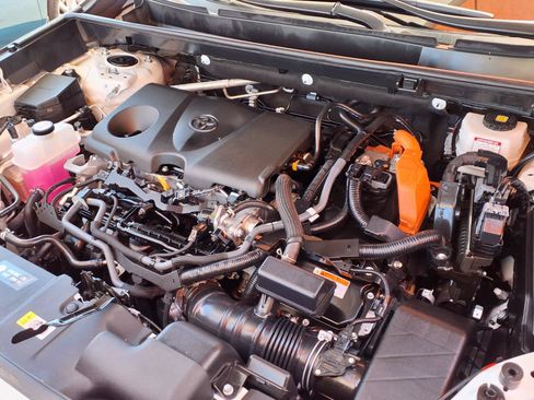 Certified 2025 Toyota RAV4 XLE AWD/4WD image 8