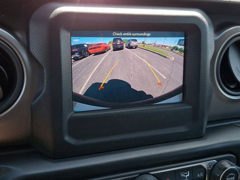 Used 2022 Jeep Wrangler Unlimited Sport AWD/4WD image 18