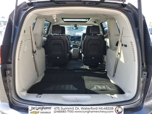 Used 2020 Chrysler Pacifica Limited image 26