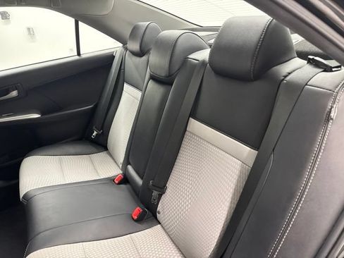 Used 2014 Toyota Camry SE FWD image 17