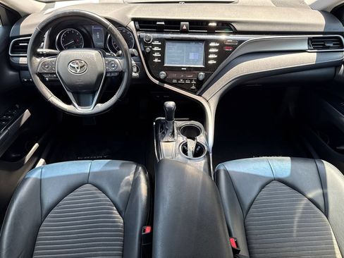 Used 2020 Toyota Camry SE w/ Convenience Package FWD image 11