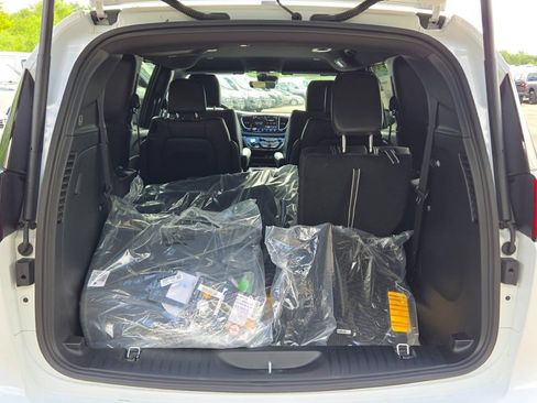 New 2027 Chrysler Pacifica LX FWD image 15