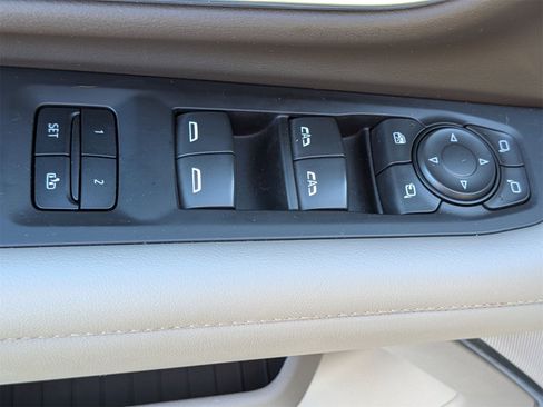 Used 2021 Chevrolet Tahoe LT w/ LT Signature Package image 14