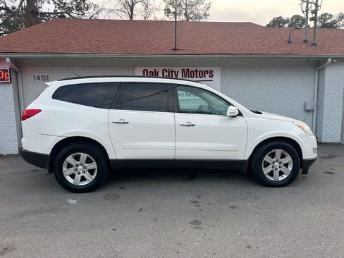 Used 2011 Chevrolet Traverse LT image 4