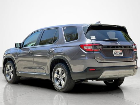 Used 2025 Honda Pilot EX-L image 3