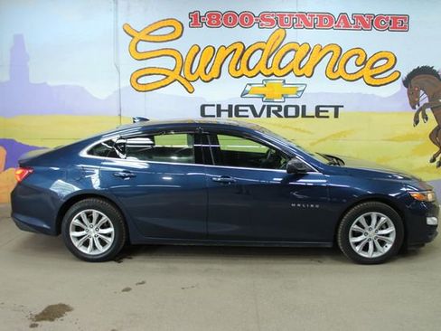 Used 2021 Chevrolet Malibu LT FWD image 1