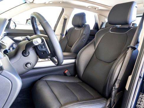 Used 2023 Genesis GV70 2.5T w/ Select Package image 15