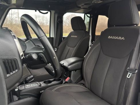 Used 2016 Jeep Wrangler Unlimited Sahara w/ Connectivity Group image 12